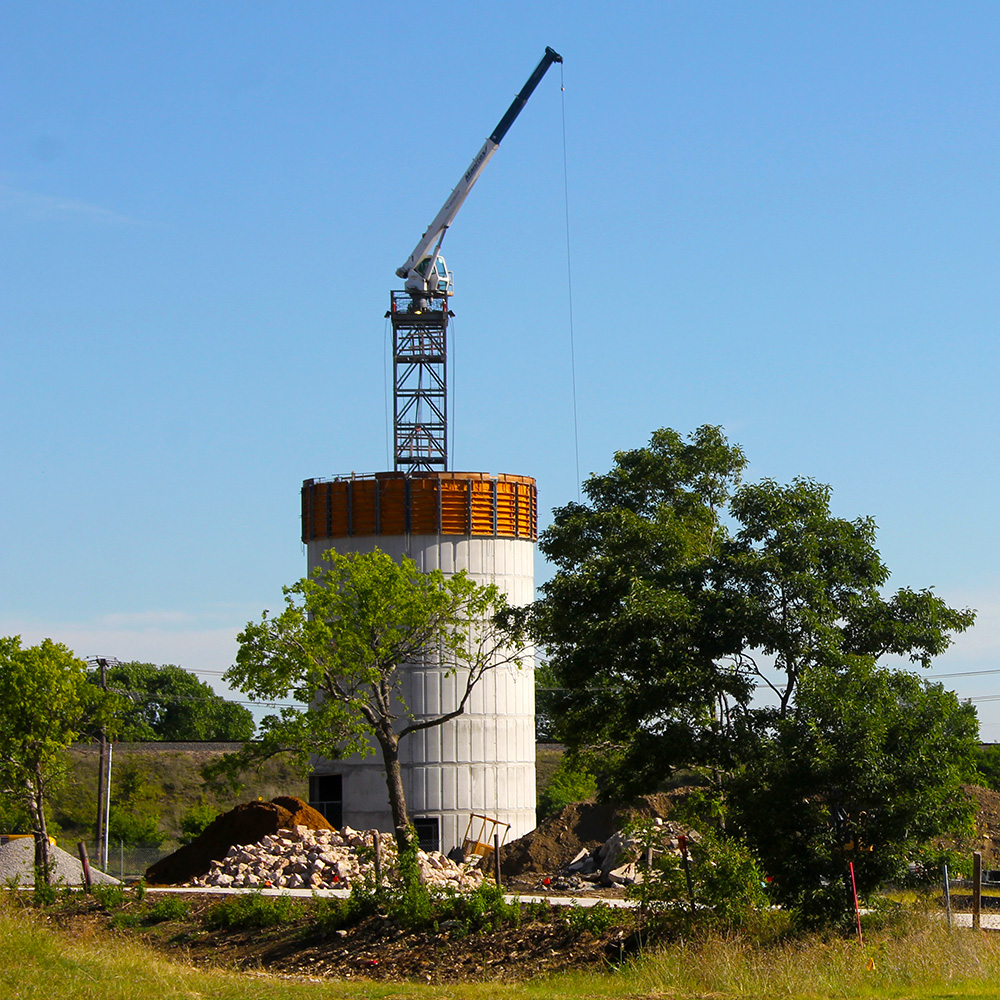 A million-gallon City of Richardson (COR) water tower is being constructed on Synergy Park Blvd just northeast of Northside at UT Dallas. When completed, visitors arriving at the north end of campus will see a COR logo on one side and a UTD logo on the other.